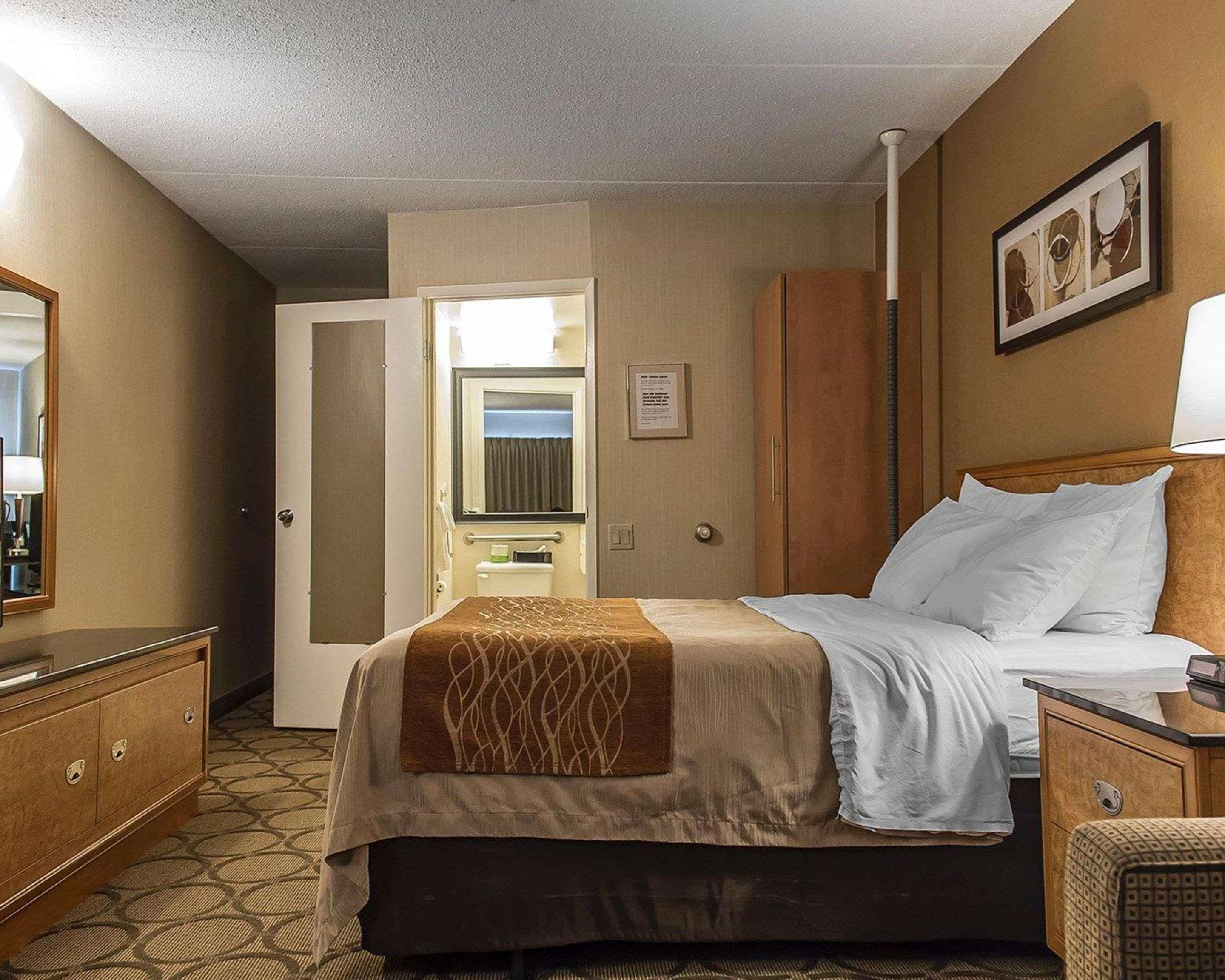 Comfort Inn Hwy 401 Kingston Kültér fotó