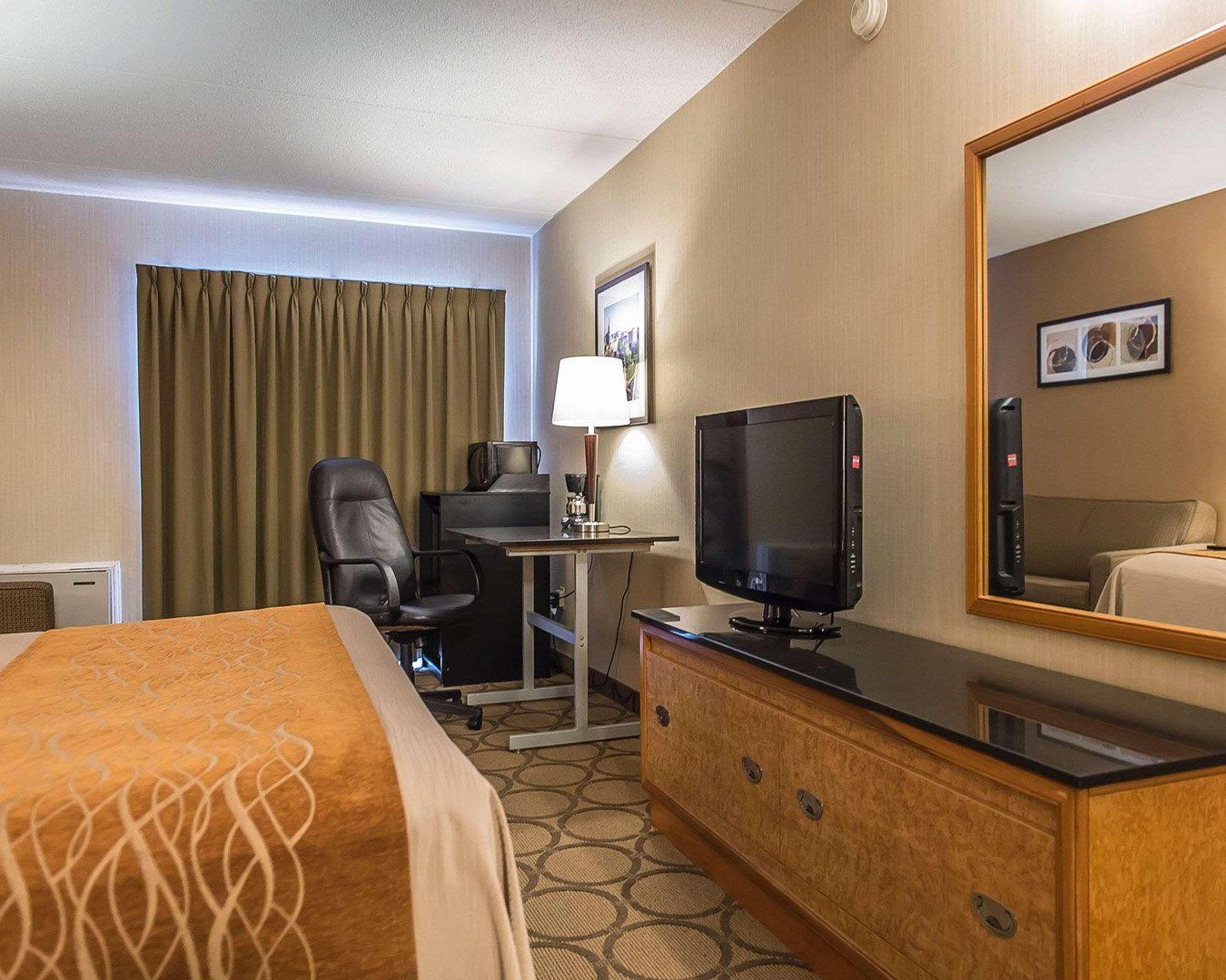 Comfort Inn Hwy 401 Kingston Kültér fotó