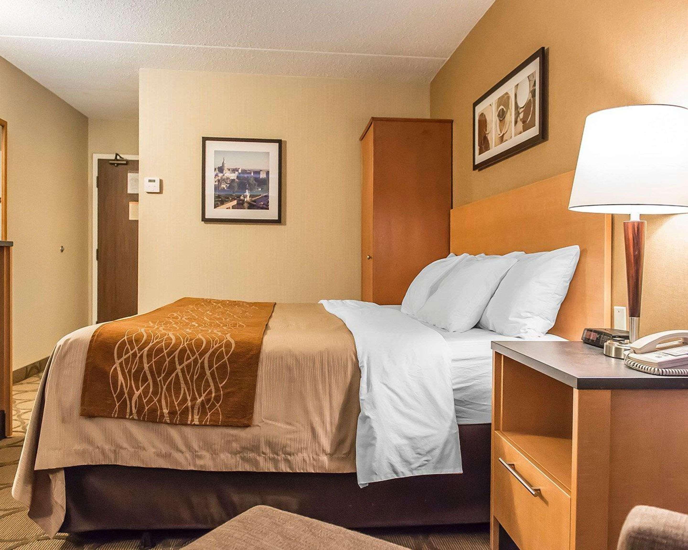 Comfort Inn Hwy 401 Kingston Kültér fotó
