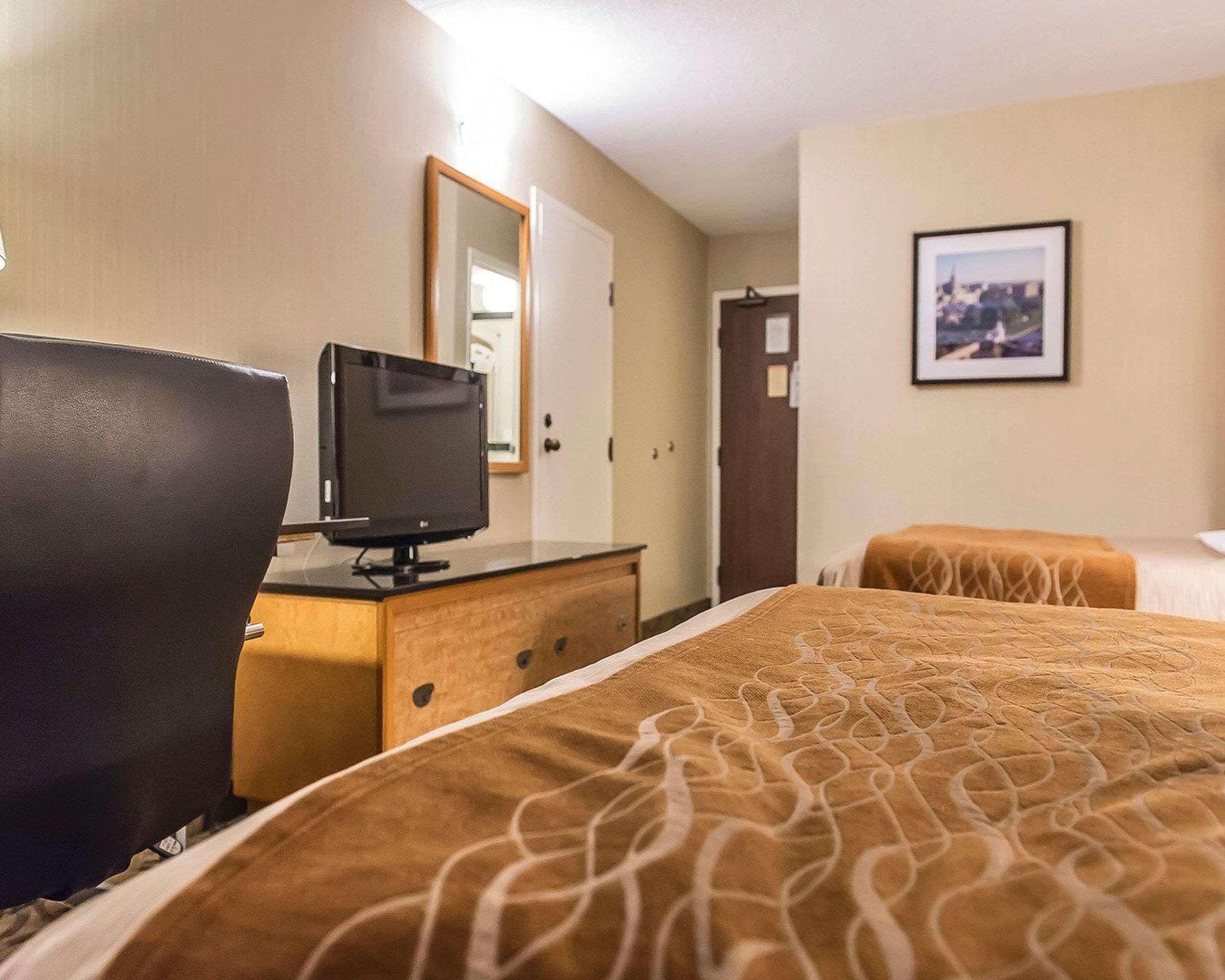 Comfort Inn Hwy 401 Kingston Kültér fotó
