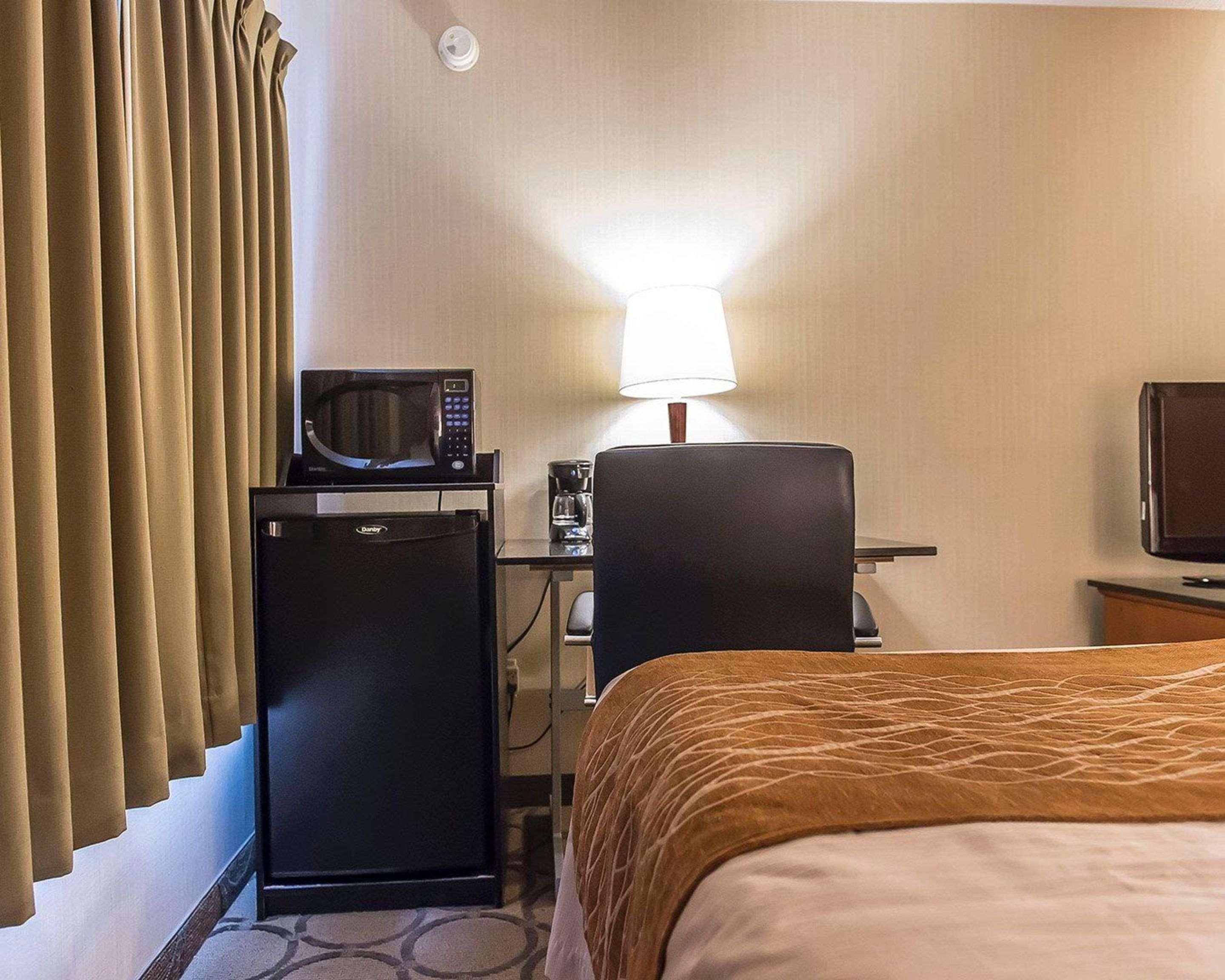 Comfort Inn Hwy 401 Kingston Kültér fotó