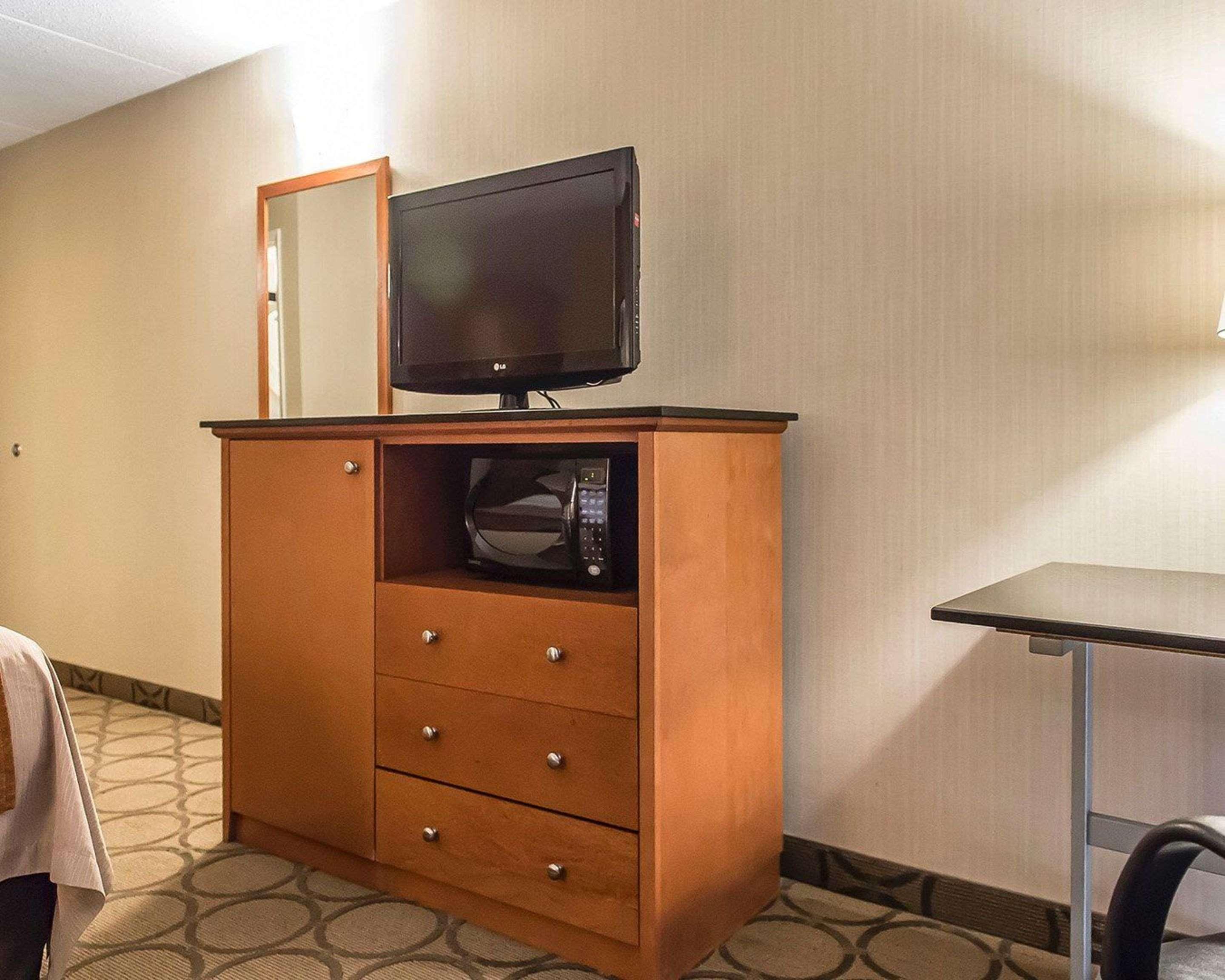 Comfort Inn Hwy 401 Kingston Kültér fotó