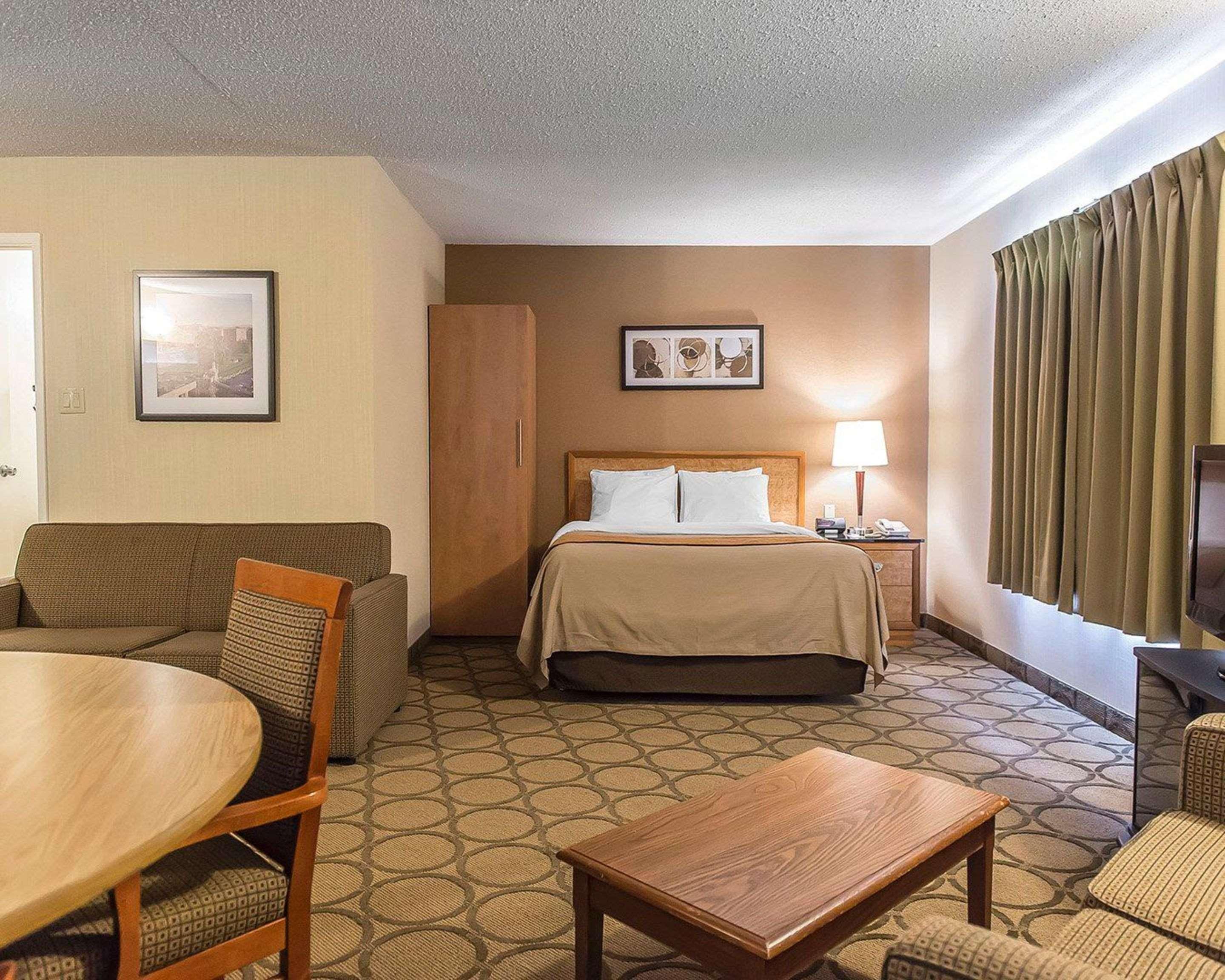 Comfort Inn Hwy 401 Kingston Kültér fotó