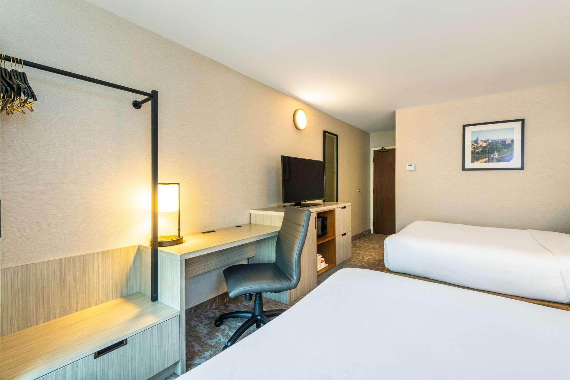 Comfort Inn Hwy 401 Kingston Kültér fotó