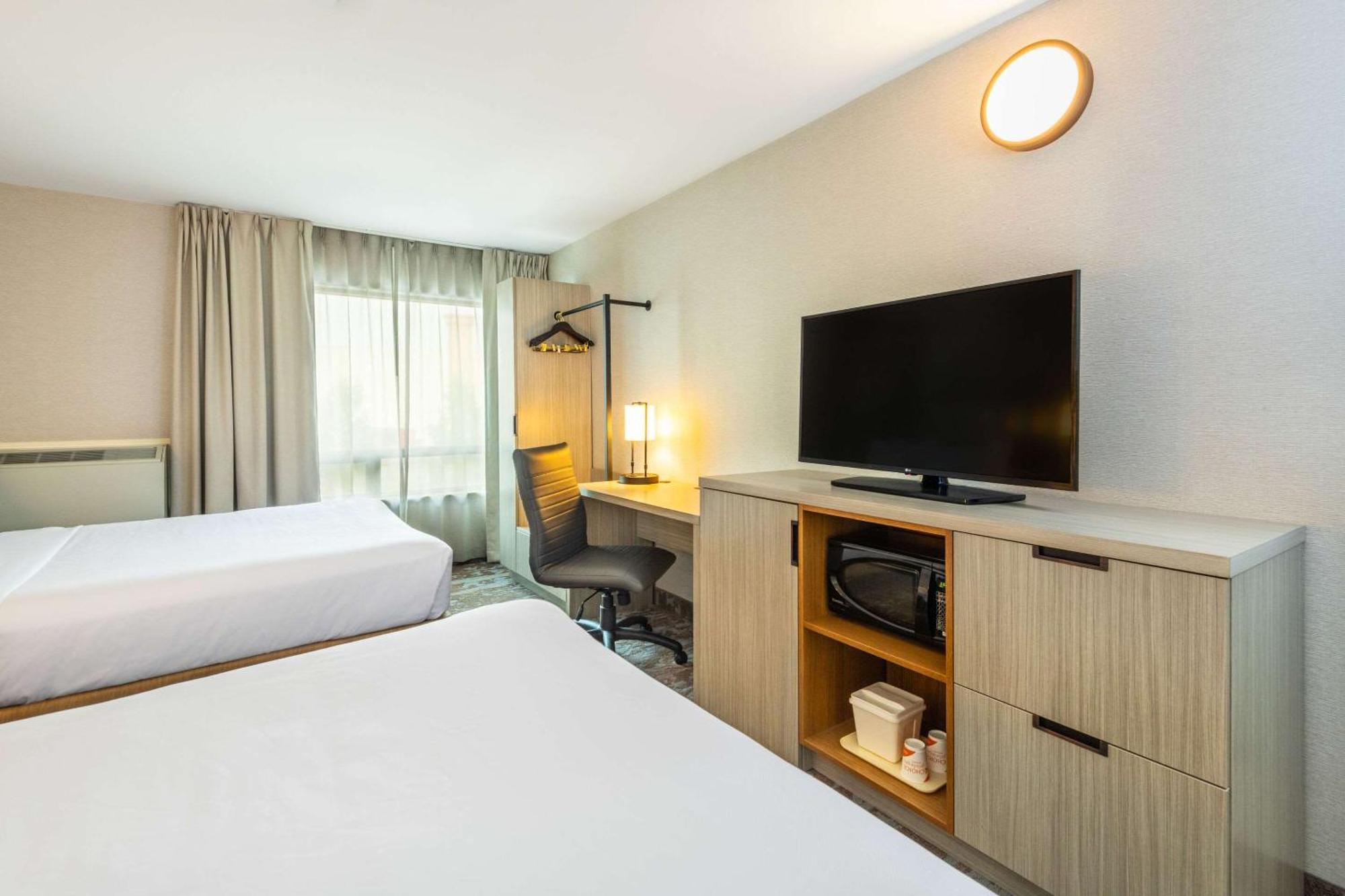 Comfort Inn Hwy 401 Kingston Kültér fotó