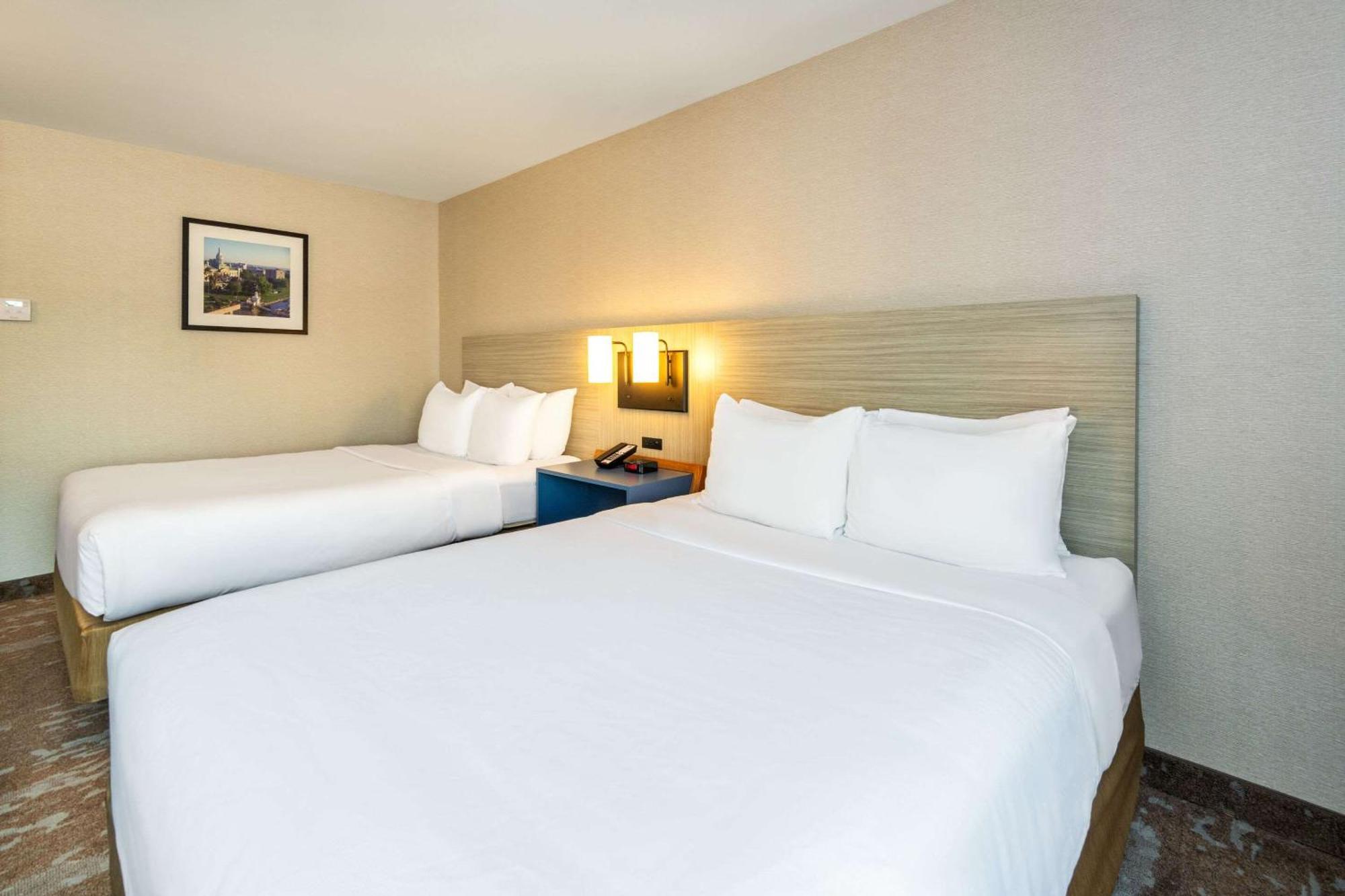 Comfort Inn Hwy 401 Kingston Kültér fotó