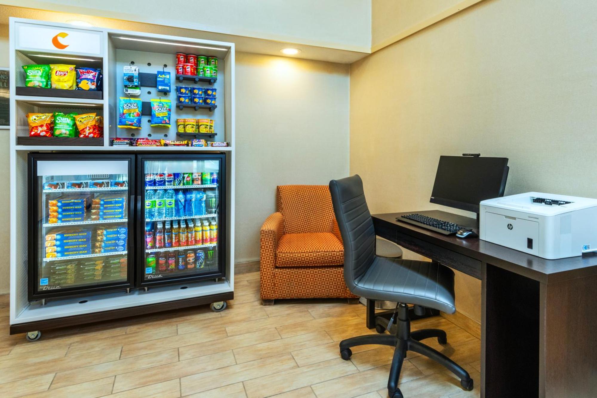Comfort Inn Hwy 401 Kingston Kültér fotó