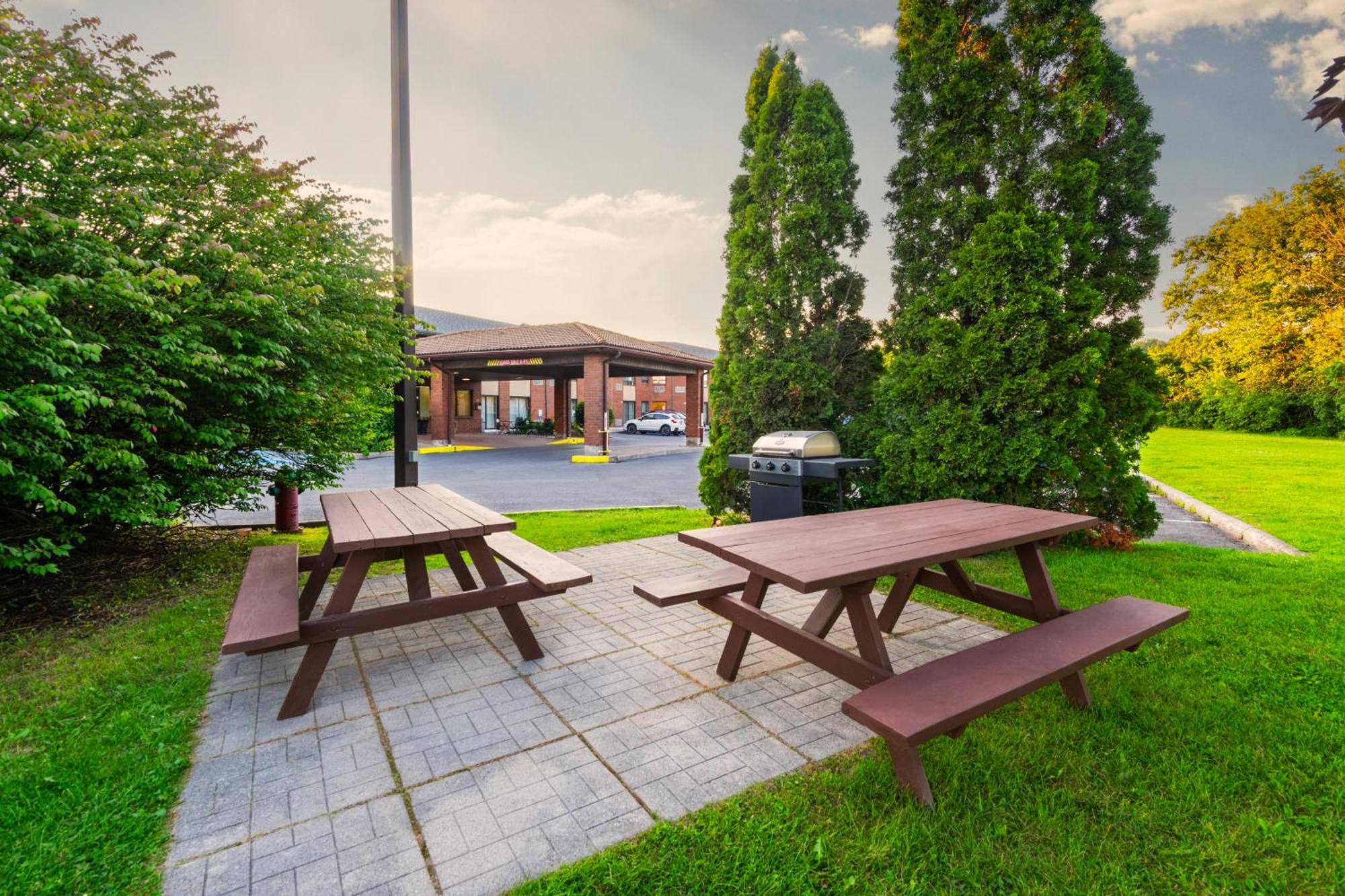 Comfort Inn Hwy 401 Kingston Kültér fotó