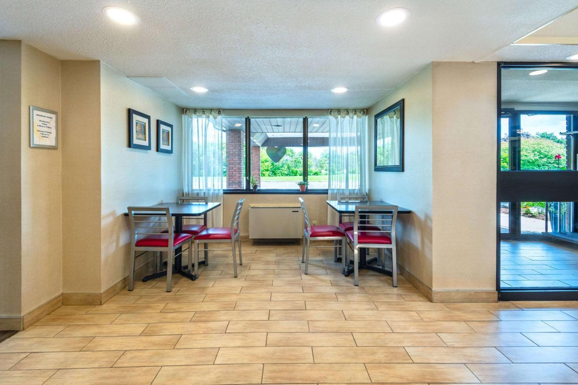 Comfort Inn Hwy 401 Kingston Kültér fotó