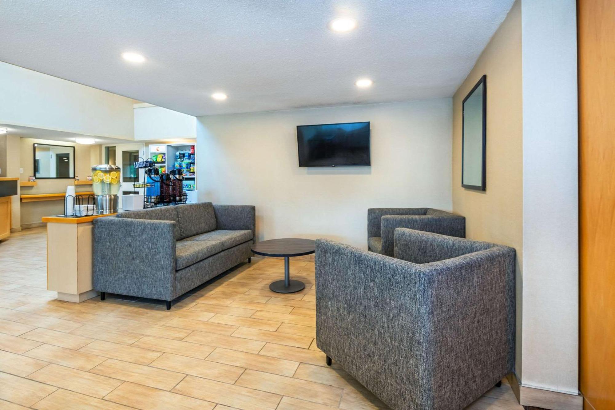 Comfort Inn Hwy 401 Kingston Kültér fotó